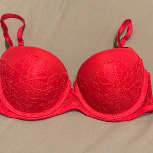 Red lacy push up bra